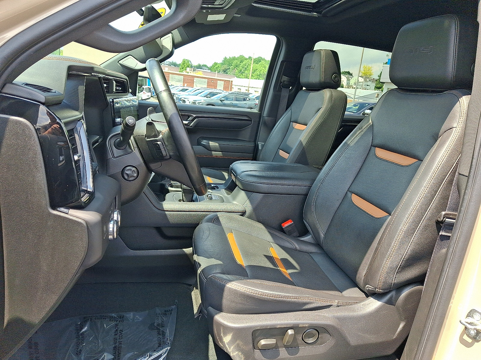 Used 2023 GMC Sierra 1500 AT4 w/ Technology Package AWD/4WD image 14