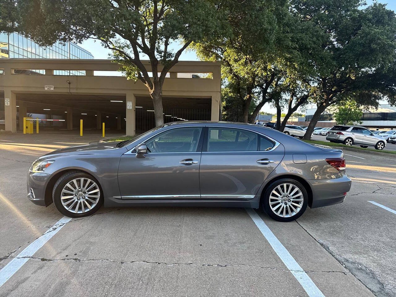 Used 2013 Lexus LS 460 L w/ Preferred Accessory Package AWD/4WD image 3
