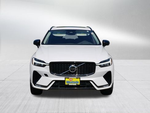 Used 2025 Volvo XC60 B5 Plus AWD/4WD image 2