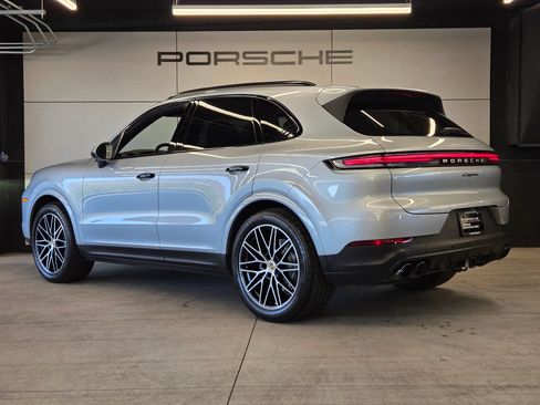 Certified 2024 Porsche Cayenne AWD/4WD image 3