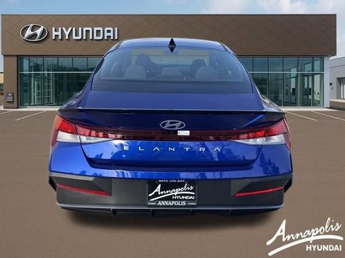 Used 2025 Hyundai Elantra Sport image 4