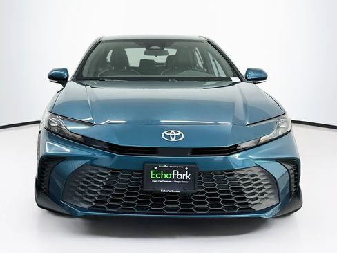 Used 2025 Toyota Camry SE FWD image 2