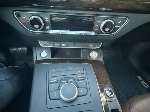 Used 2019 Audi Q5 2.0T Premium w/ Convenience Package image 27