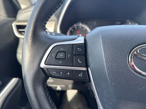 Used 2022 Toyota Highlander XLE image 27