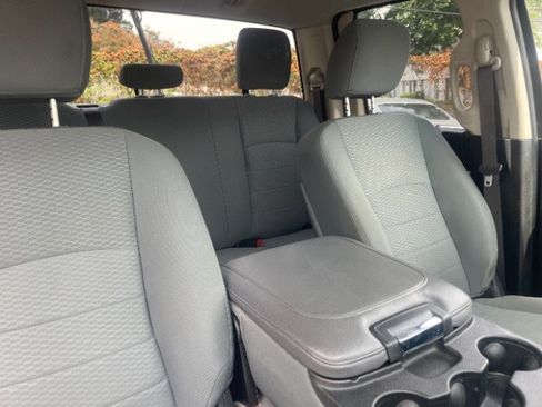 Used 2019 RAM 1500 Express AWD/4WD image 17