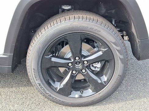 New 2025 Jeep Grand Cherokee Limited w/ Black Appearance Package image 5