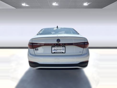 Used 2025 Volkswagen Jetta SE image 9