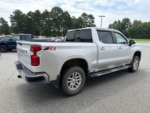 Used 2021 Chevrolet Silverado 1500 LT AWD/4WD image 8