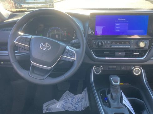 New 2026 Toyota Grand Highlander XLE image 9