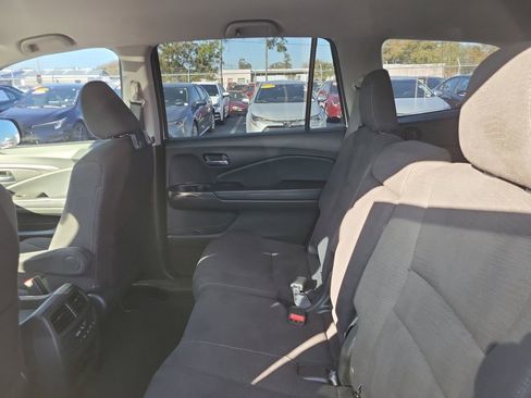 Used 2017 Honda Pilot EX image 8