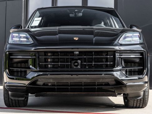Certified 2025 Porsche Cayenne E-Hybrid AWD/4WD image 8