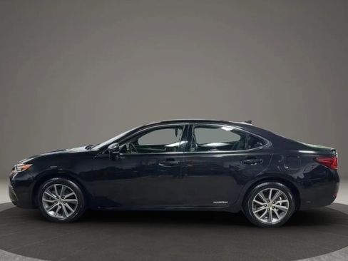 Used 2018 Lexus ES 300h image 2