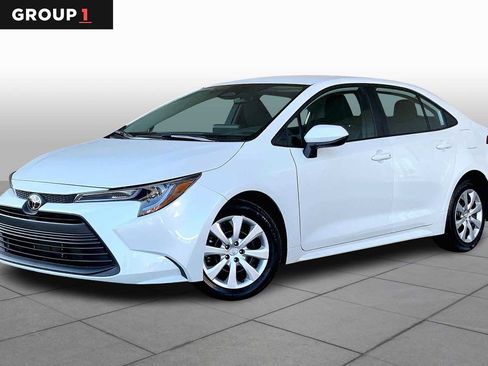 Used 2025 Toyota Corolla LE w/ Convenience Package image 1