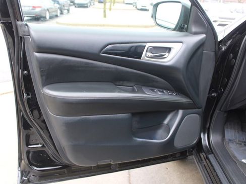 Used 2019 Nissan Pathfinder S image 17