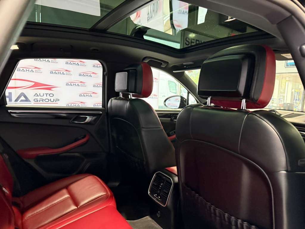 Used 2023 Porsche Macan AWD/4WD image 43