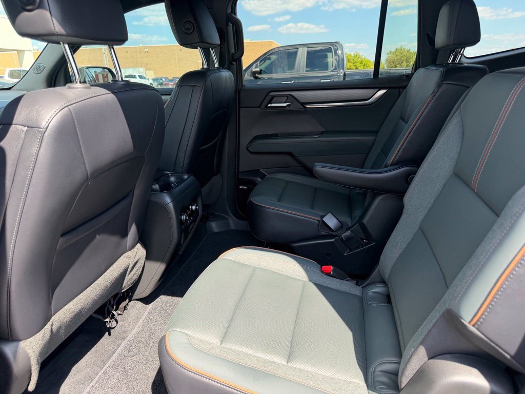 Used 2026 GMC Acadia AT4 w/ Luxury Package AWD/4WD image 21