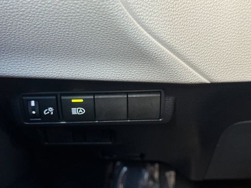 Used 2025 Toyota Corolla Cross L FWD image 30