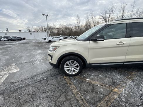 Used 2018 Ford Explorer XLT w/ Equipment Group 202A image 34