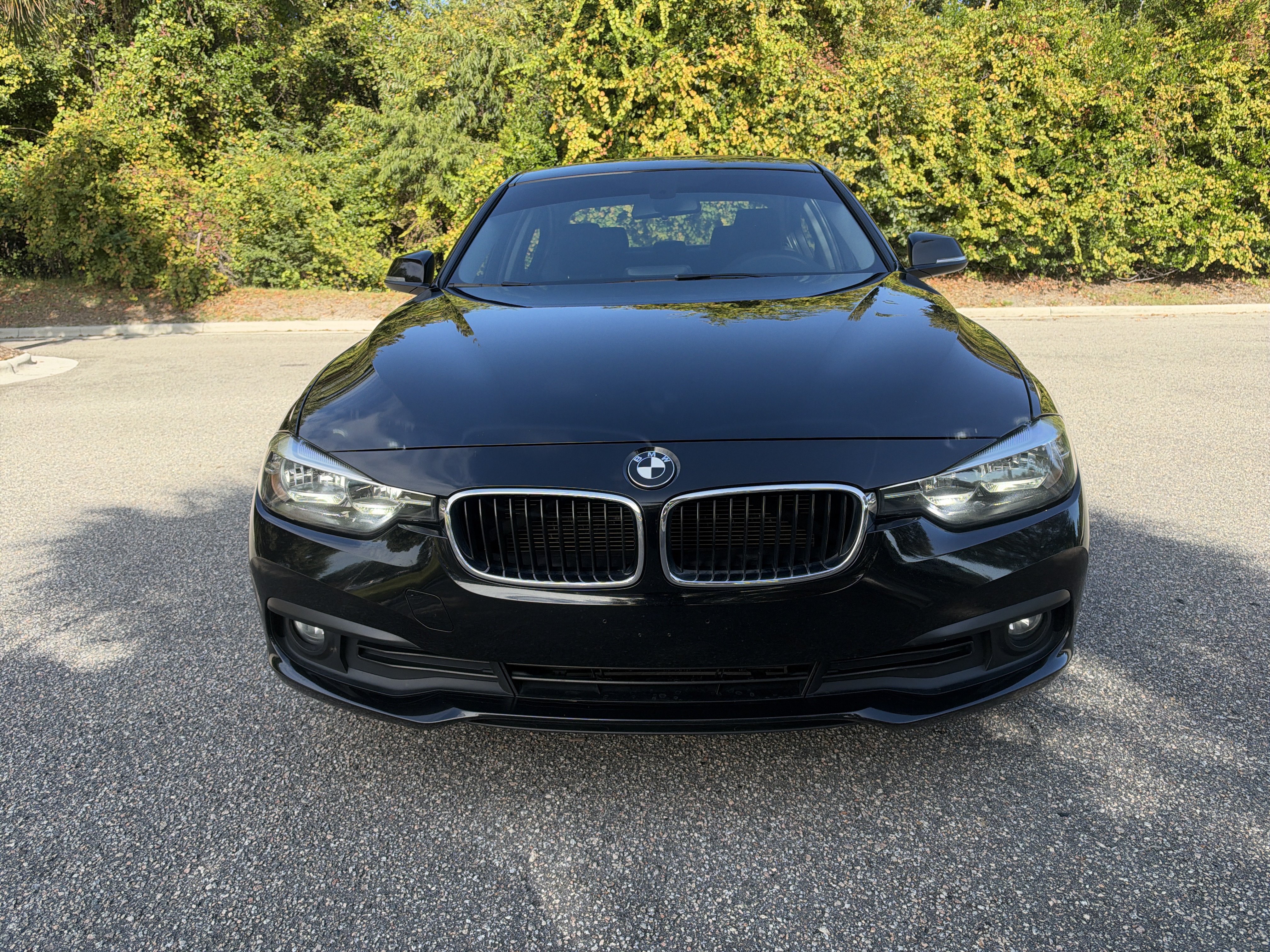 Used 2017 BMW 320i Sedan RWD image 3