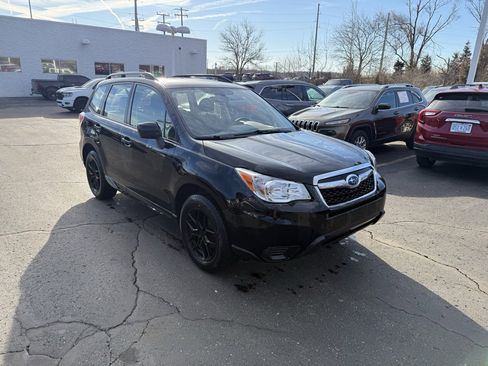 Used 2016 Subaru Forester 2.5i w/ Alloy Wheel Package image 4