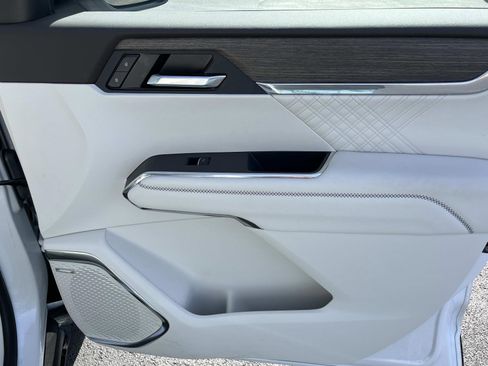 Used 2024 GMC Acadia Denali w/ Super Cruise Package image 26