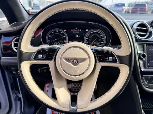 Used 2019 Bentley Bentayga image 17