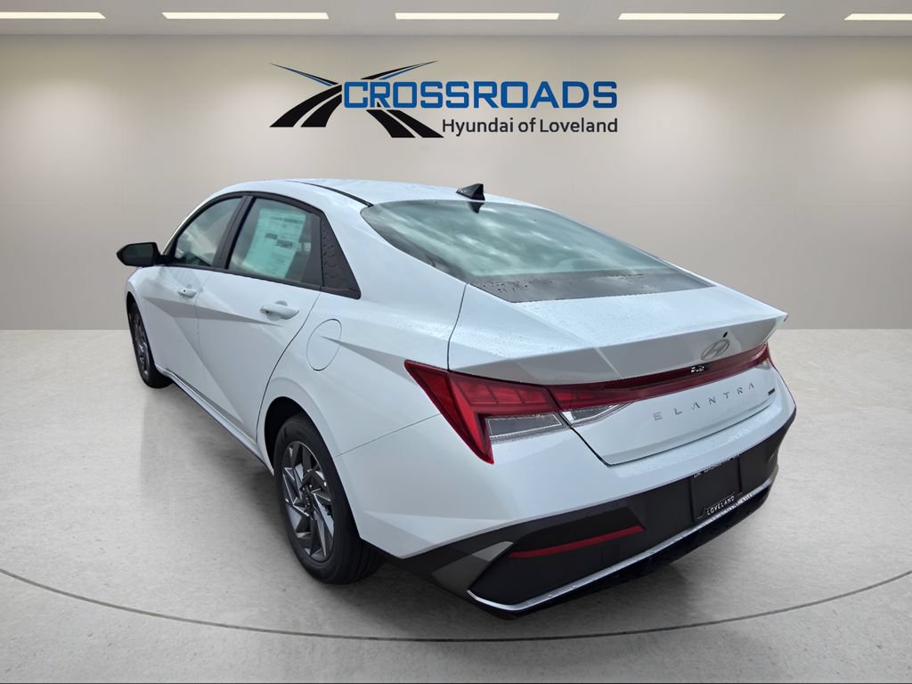 Used 2026 Hyundai Elantra Hybrid FWD image 3