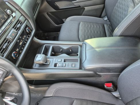 Used 2025 Nissan Pathfinder S FWD image 25