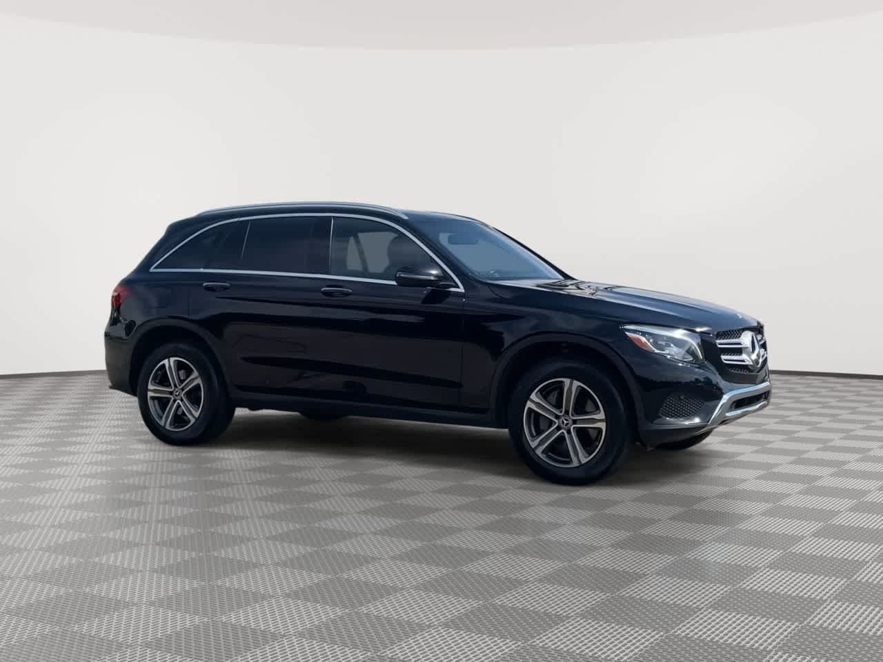 Used 2019 Mercedes-Benz GLC 300 4MATIC image 2