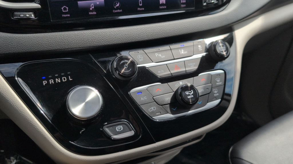 Used 2024 Chrysler Pacifica Touring-L FWD image 16