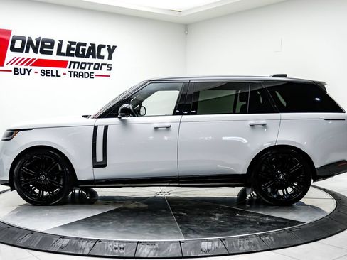 Used 2024 Land Rover Range Rover Long Wheelbase SE AWD/4WD image 13