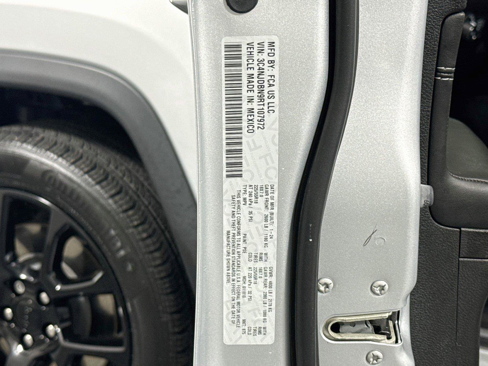 Used 2024 Jeep Compass Latitude w/ Convenience Group AWD/4WD image 38