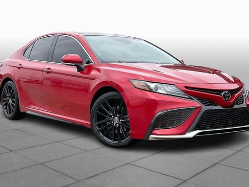 Used 2021 Toyota Camry XSE image 4