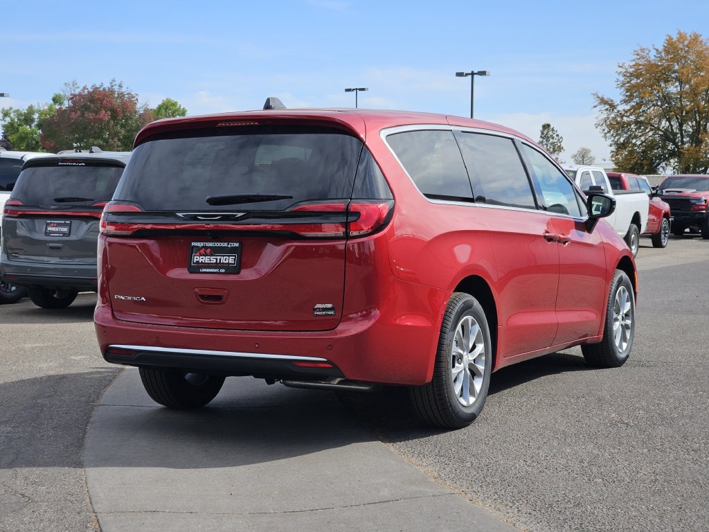 New 2027 Chrysler Pacifica Select AWD/4WD image 4