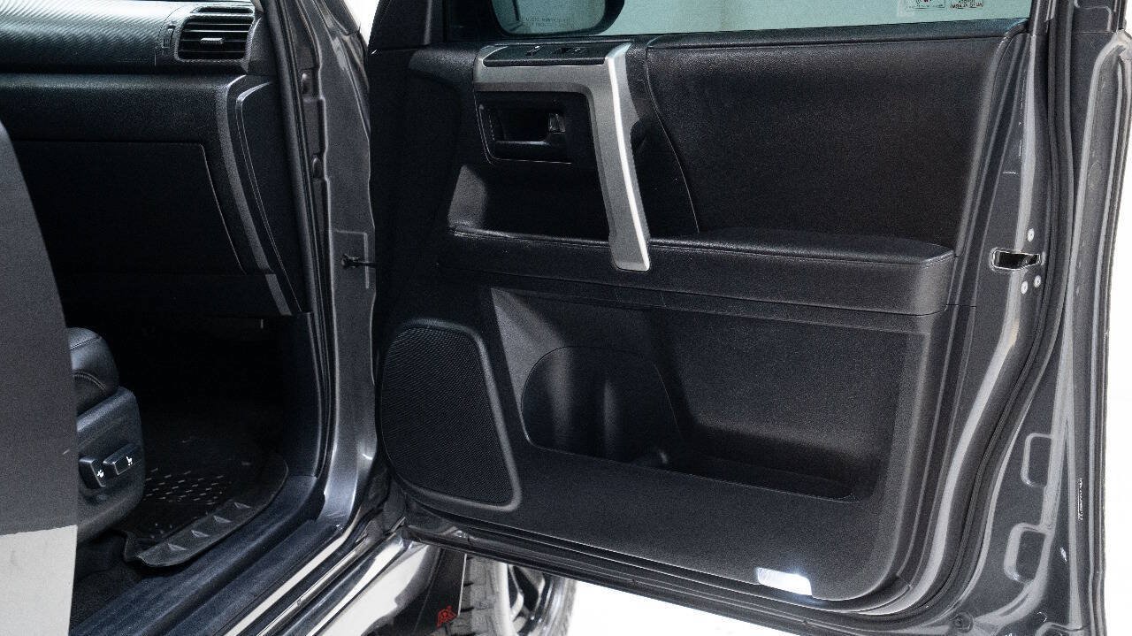 Used 2011 Toyota 4Runner Limited AWD/4WD image 19