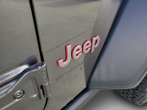 Used 2025 Jeep Wrangler Unlimited Rubicon w/ Technology Group image 31