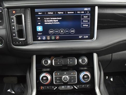 Used 2021 GMC Yukon XL Denali w/ Denali Premium Package image 20