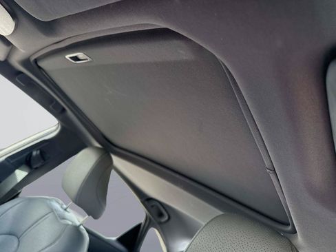 Used 2019 Toyota Avalon Limited FWD image 31