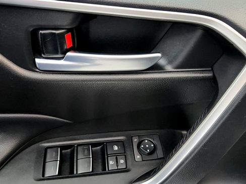 Used 2025 Toyota RAV4 XLE AWD/4WD image 23