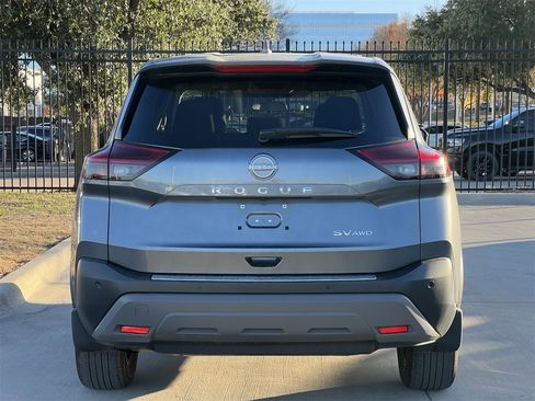Certified 2023 Nissan Rogue SV image 4