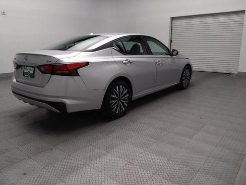 Used 2024 Nissan Altima 2.5 SV image 9