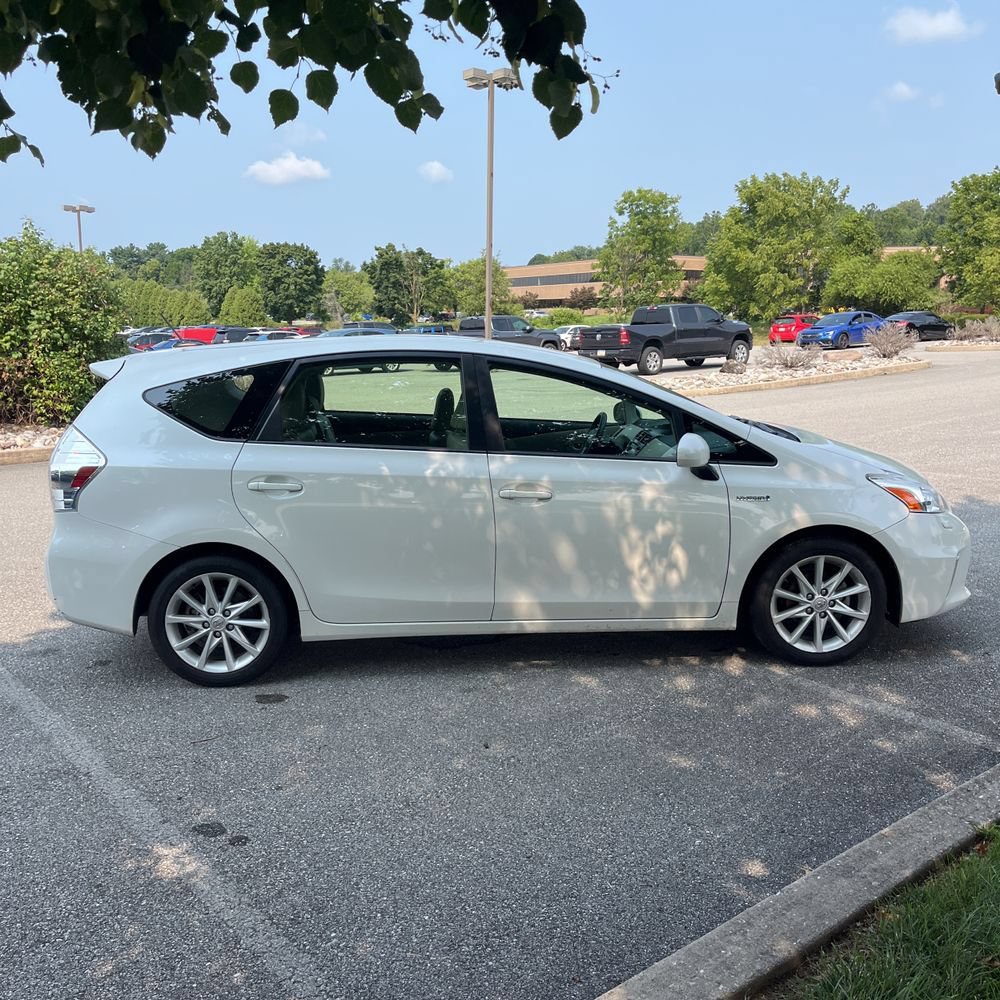 Used 2012 Toyota Prius V Five FWD image 4