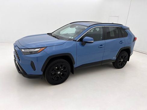 Used 2022 Toyota RAV4 SE w/ Convenience Package image 5