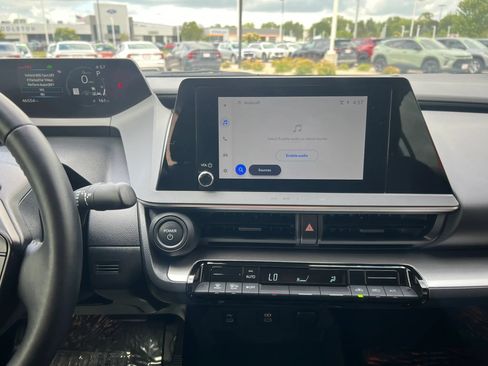 Used 2025 Toyota Prius LE FWD image 14