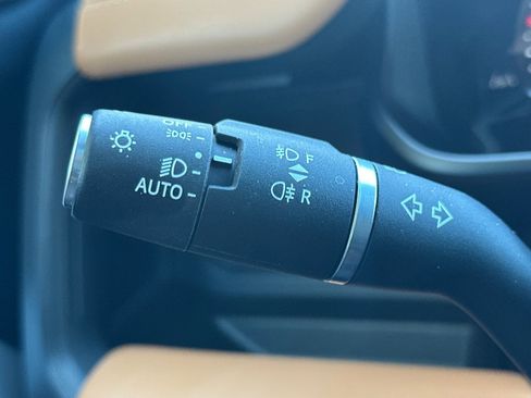Used 2024 Land Rover Defender 110 X-Dynamic SE AWD/4WD image 33