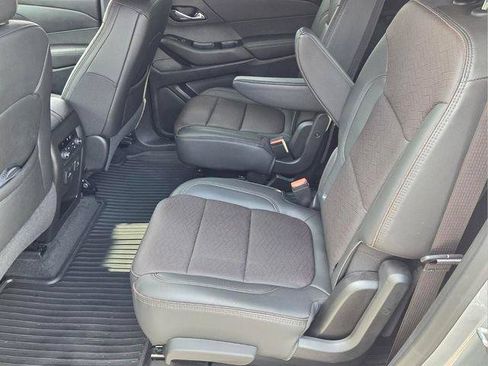 Used 2023 Chevrolet Traverse High Country FWD image 13