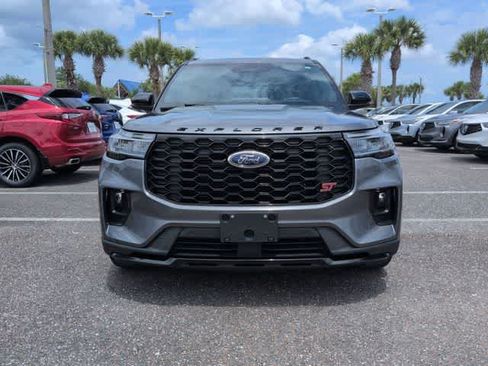 Used 2025 Ford Explorer ST AWD/4WD image 3