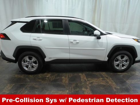 Used 2022 Toyota RAV4 XLE w/ Convenience Package AWD/4WD image 4
