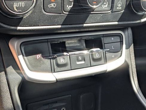 Used 2024 GMC Terrain SLT FWD image 8