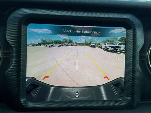 Used 2023 Jeep Gladiator Overland AWD/4WD image 10